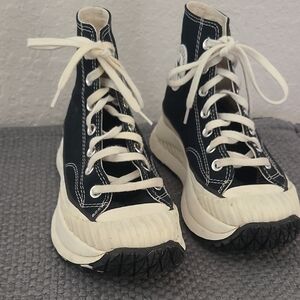 Black Converse Platforms. Size 7